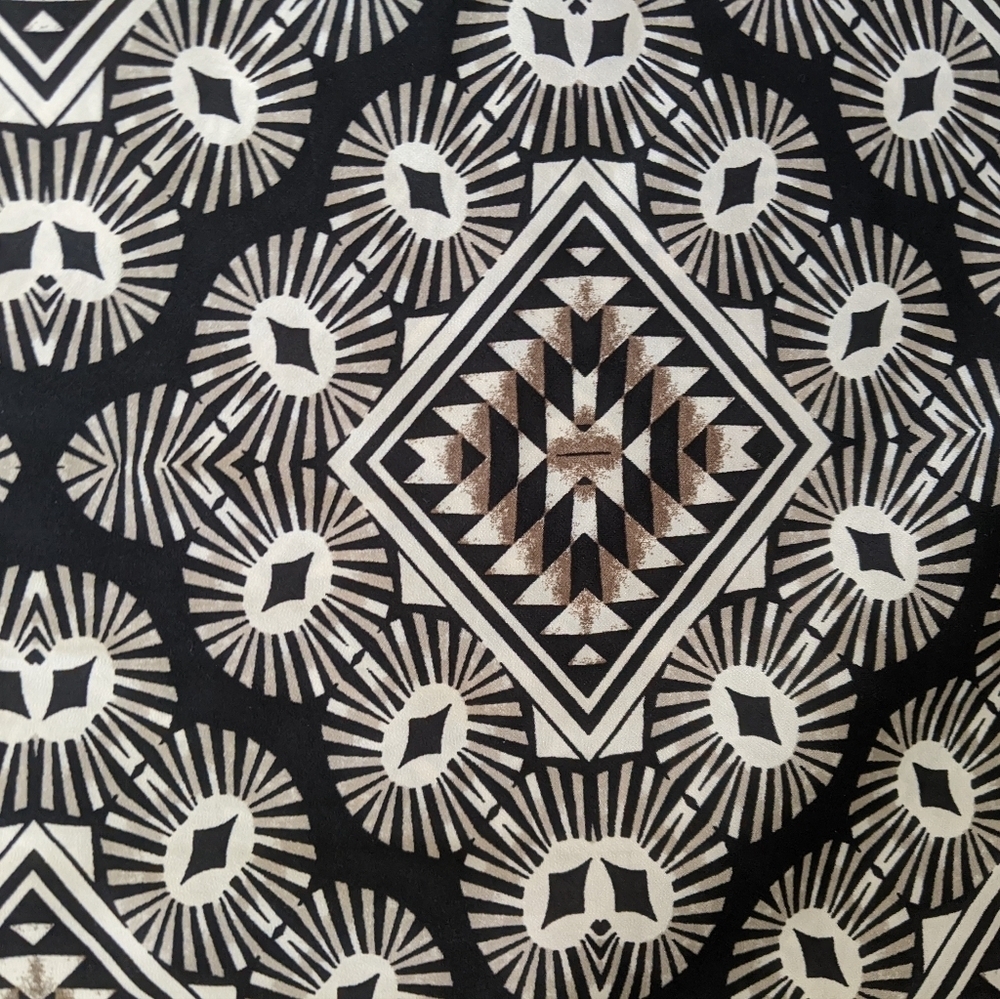 Old Navy Geometric Print Maxi Skirt - Picture 3 of 6